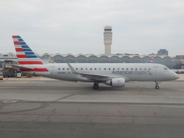 Embraer 170/175 (N131HQ)