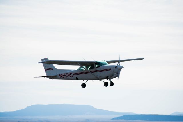 Cessna Cutlass RG (N951HC) - Watching on as the first group of students from Hesston College go up for a mountain flying experience.