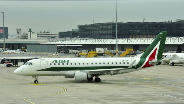 Embraer 175 (EI-RDO) - Alitalia Cityliner Embraer ERJ-175STD EI-RDO in Vienna 