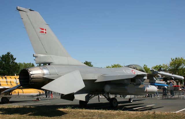 Lockheed F-16 Fighting Falcon (E604) - Royal Danish Air Force General Dynamics F-16A , Rochefort-St Agnant AB 721 (LFDN-RCO)