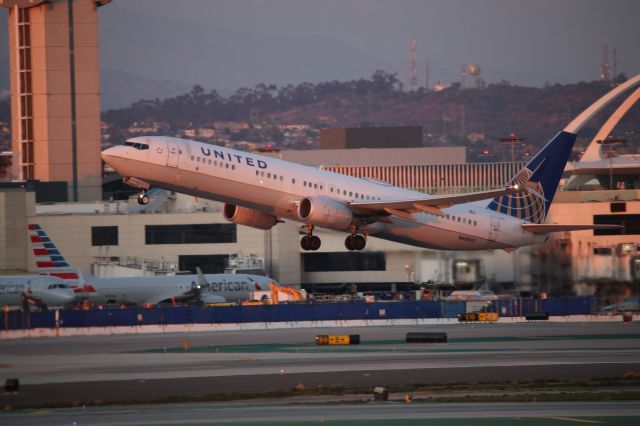 Boeing 737-900 (N68823)