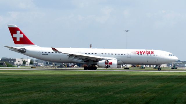 Airbus A330-300 (HB-JHJ)