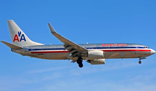 Boeing 737-800 (N859NN)