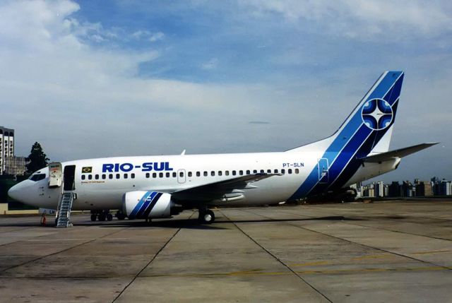 Boeing 737-700 (PT-SLN)