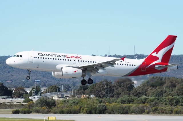 Airbus A320 (VH-UVJ) - Airbus A320-232 sn 2356. Qantaslink VH-UVJ  rwy 03 YPPH 02 July 2022