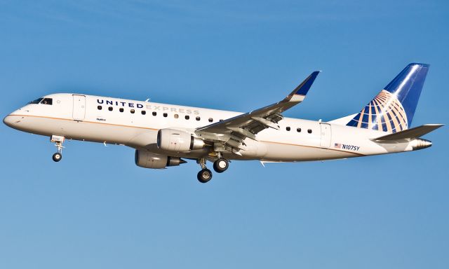 Embraer 175 (N107SY) - The very 1st upload ever of N107SY on FlightAware.Com !