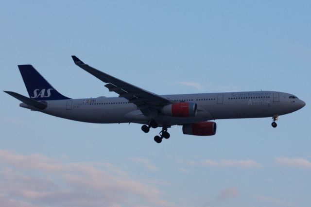 Airbus A330-300 (LN-RKT)