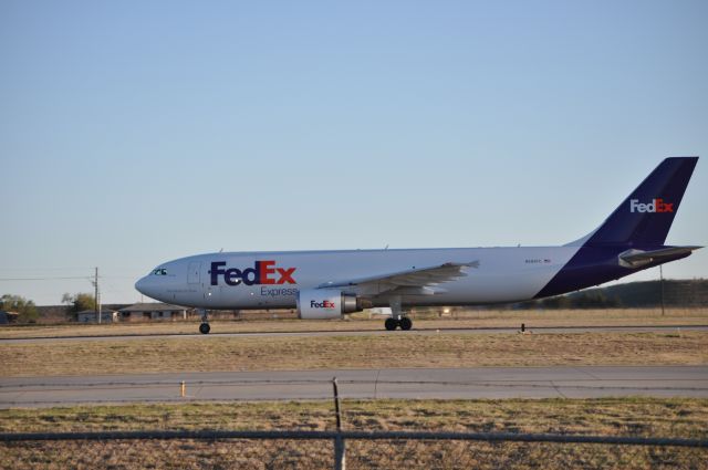 Airbus A300F4-600 (N689FE)