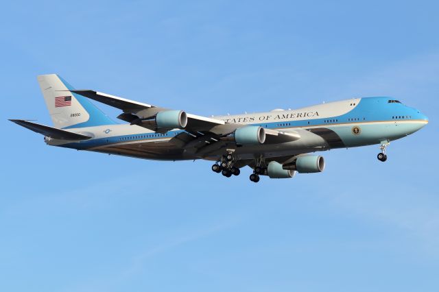 Boeing 747-200 (82-8000) - Air Force One bringing President Biden to town for a Democratic fundraiser