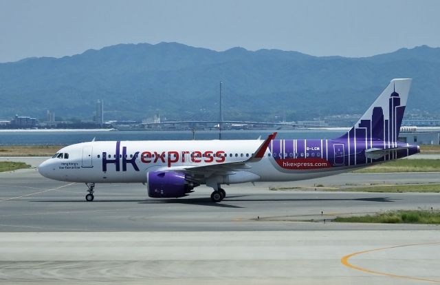 Airbus A320 (B-LCM) - Taxing at KIX (2017/05/29)