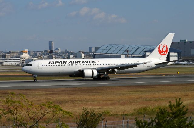 BOEING 767-300 (JA8398) - 2014-11-15