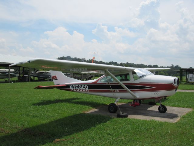 Cessna Skylane (N2596R)
