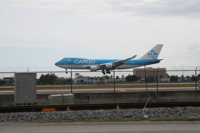 Boeing 747-400 (PH-CKB) - Landing at Miami