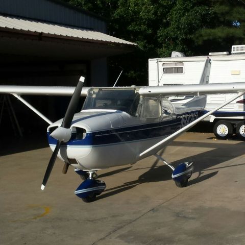 Cessna Skyhawk (N84267) - Getting ready to fly it after it had been sitting 10+ years. 