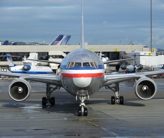 BOEING 767-300 (N383AA)