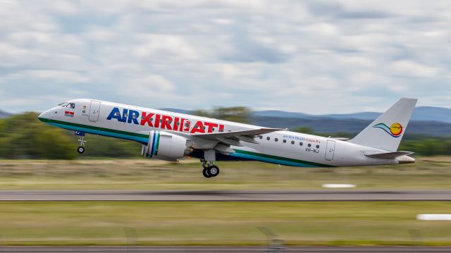 Embraer E190-E2 (VH-IKJ)