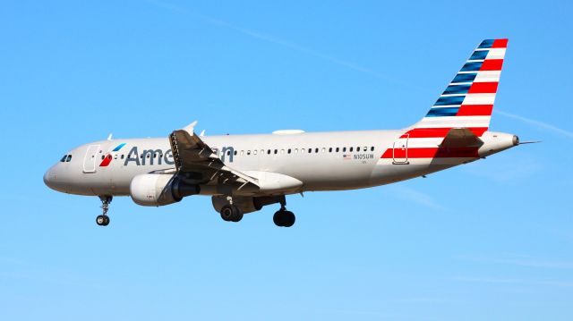 Airbus A320 (N105UW) - Arriving as AA1495 from CLT