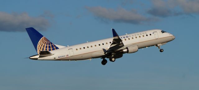 Embraer 170/175 (N133SY)