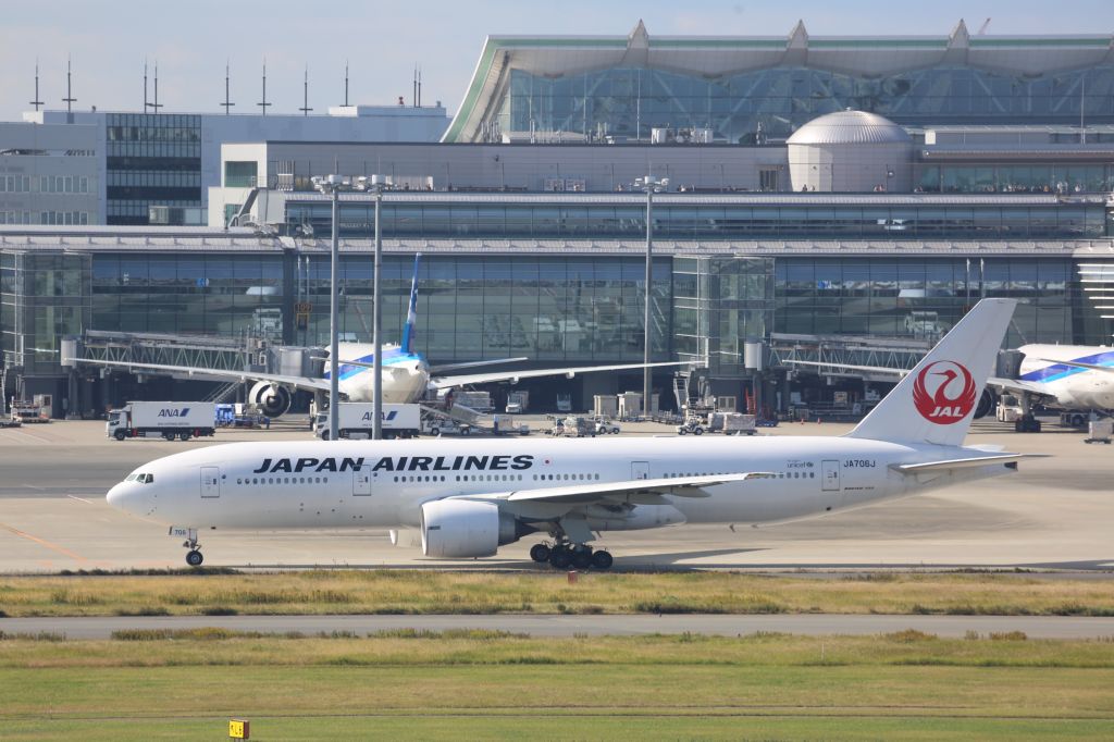 Boeing 777-200 (JA706J)