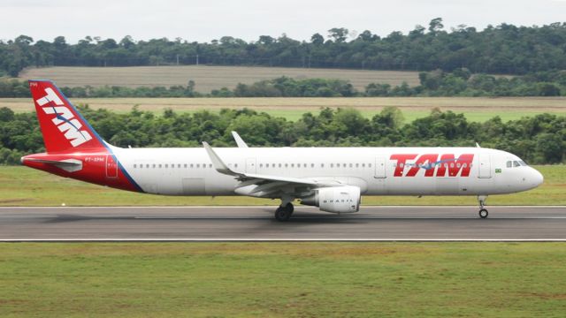 Airbus A321 (PT-XPM)