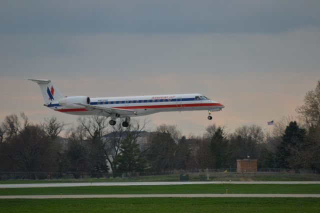 Embraer ERJ-135 (N809AE) - N809AE on final to Runway 3 in KFSD.