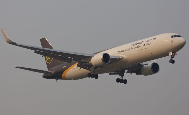BOEING 767-300 (N315UP) - Originally delivered to UPS in 1996, this 767-300 is on final to Boeing King Field from Louisville, KY (Please view in "Full" for highest image quality)