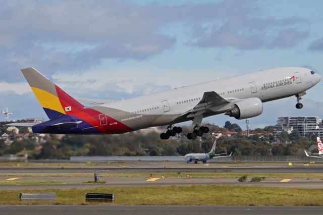 Boeing 777-200 (HL7756) - on 11 August 2019