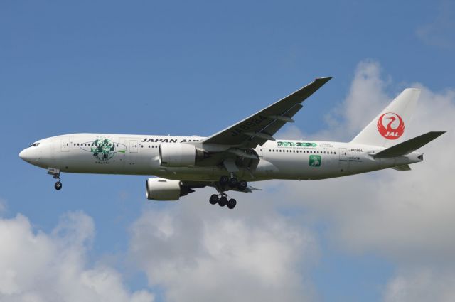 Boeing 777-200 (JA8984) - 2016-08-18