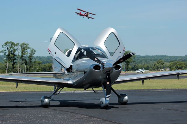 Cirrus SR-22 (N572CT) - Cirrus SR22 on the ramp at Lebanon, TN. A Meyers biplane in the background.