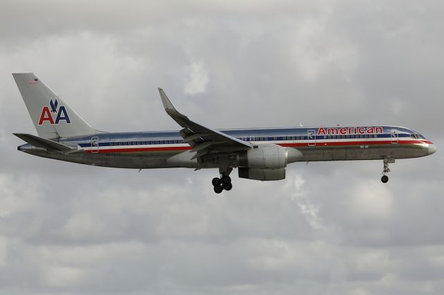 BOEING 767-200 (N676AN)