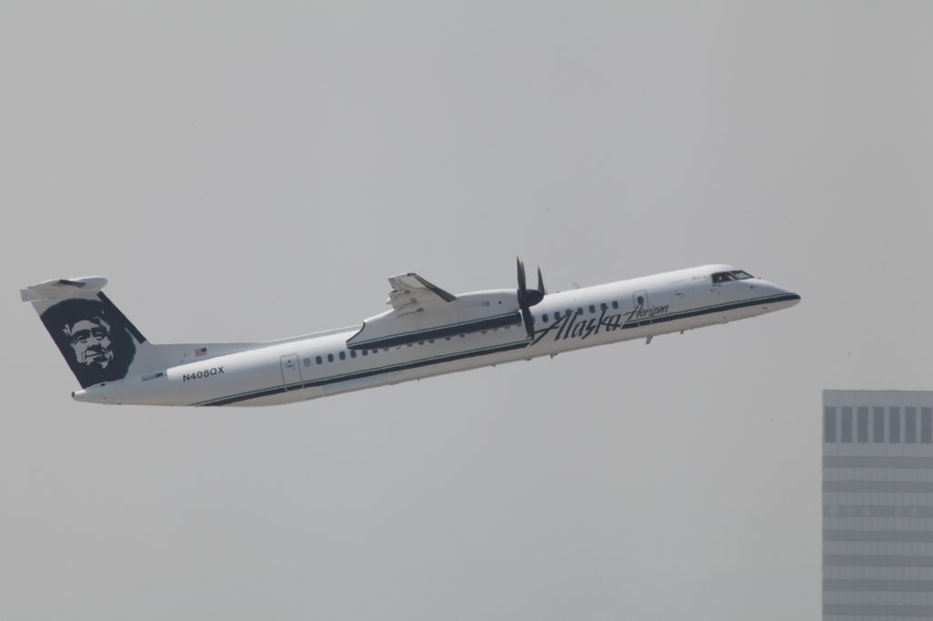 de Havilland Dash 8-400 (N408QX)