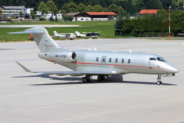 Canadair Challenger 350 (9H-VCB)