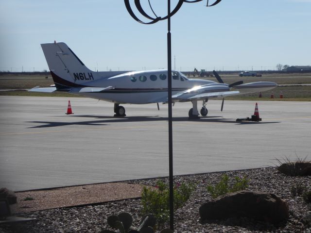 Cessna 421 (N6LH)