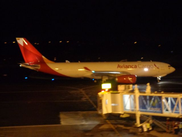 Airbus A330-200 (N334QT) - flight tpa 724 to kmia, catch at 11-35 pm