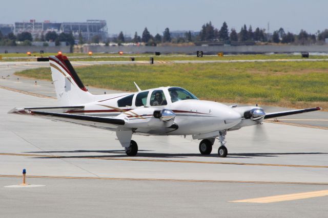 Beechcraft 55 Baron (N1014W)