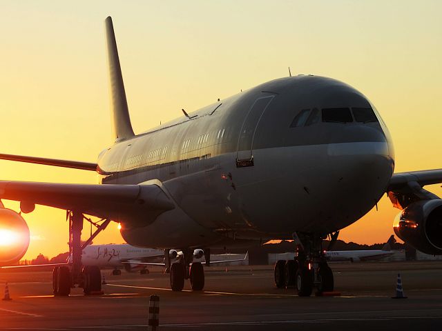 Airbus A340-200 (A7-HHK) - I take a picture on Jan 06, 2018.