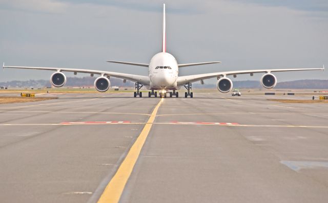 Airbus A380-800 (A6-EUE) - Wide angle 