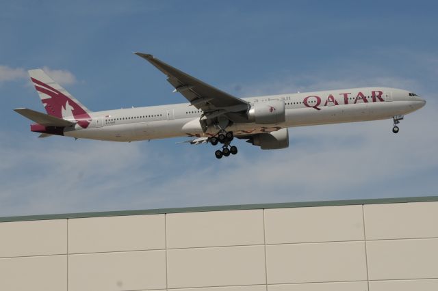 BOEING 777-300 (A7-BAF)