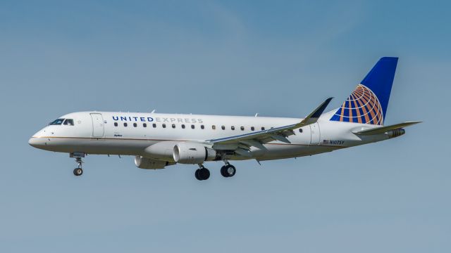 Embraer 170/175 (N107SY)