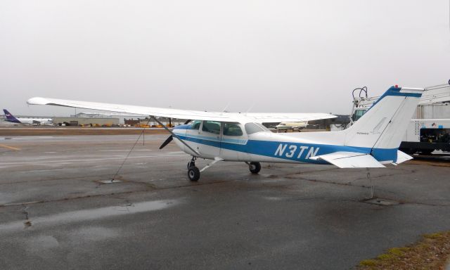 Cessna Skyhawk (N3TN) - Cessna 172M Skyhawk N3TN in Burlington 