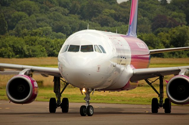 Airbus A320 (HA-LWE)