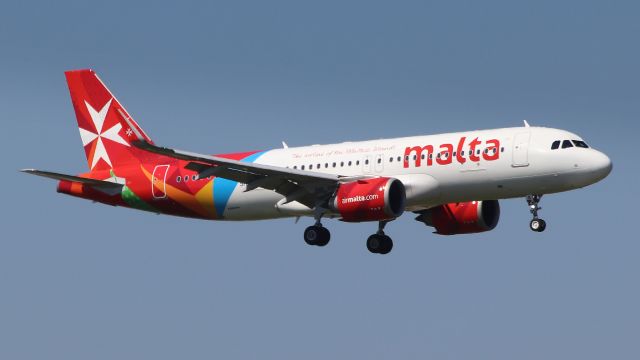 Airbus A320 (9H-NEB)