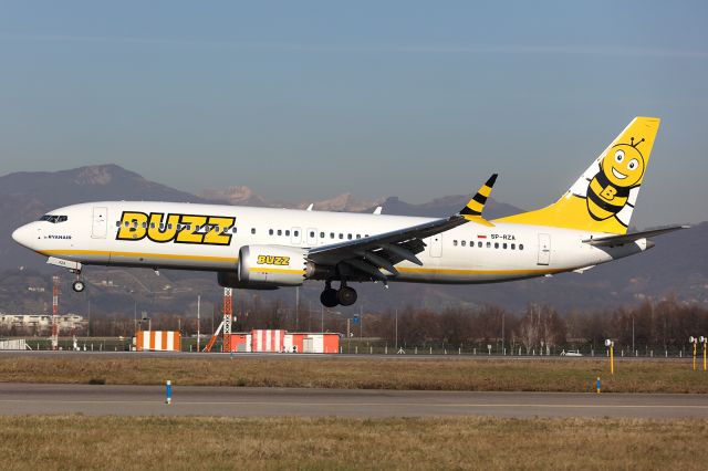 Boeing 737-700 (SP-RZA)