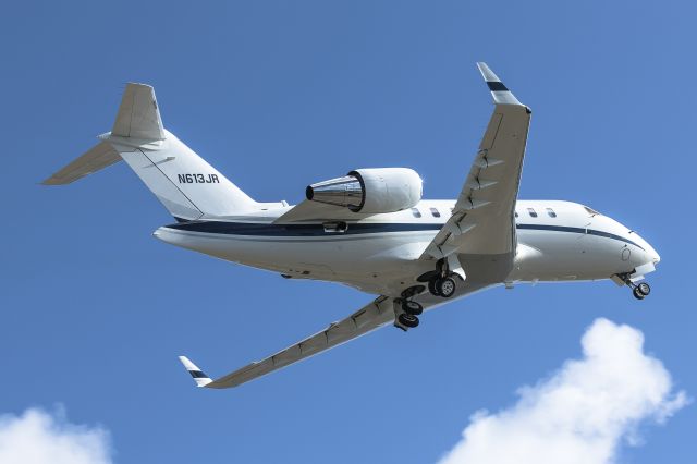 Canadair Challenger (N613JR)