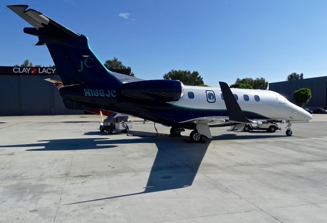 Embraer Phenom 300 (N168JC)