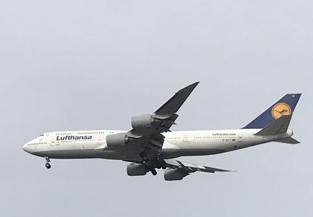 BOEING 747-8 (D-ABYI) - Runway 28C arrival! 12/29/21.