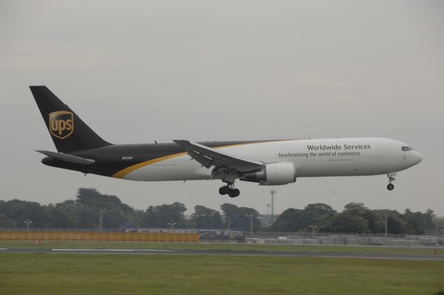 BOEING 767-300 (N302UP) - Landing at Narita Intl Airport R/W16R on 2009/7/19