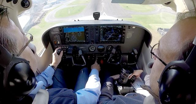 Cessna Skyhawk (N612DF) - Final approach runway 26. Garmin 1000 equipped.