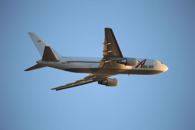 BOEING 767-200 (N797AX)