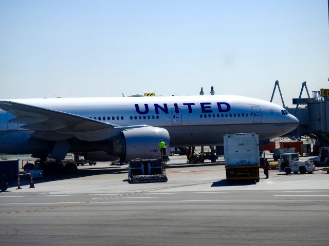 Boeing 777-200 (N78001)